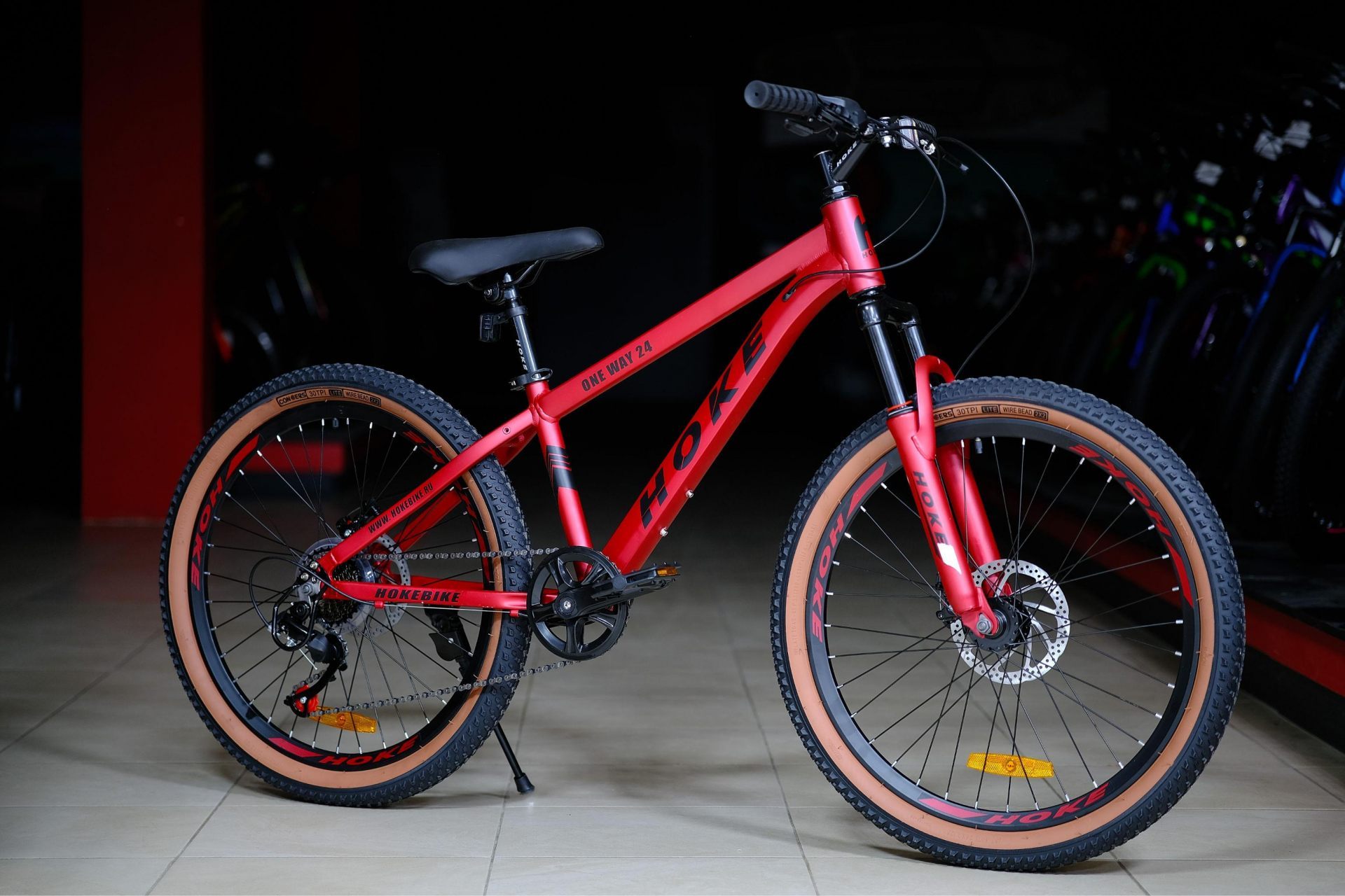 Обод 24 ALLOY двойной высокий, втулки стальные на промподшипниках
 HOKE ONE WAY 24 матовый красный-чёрный